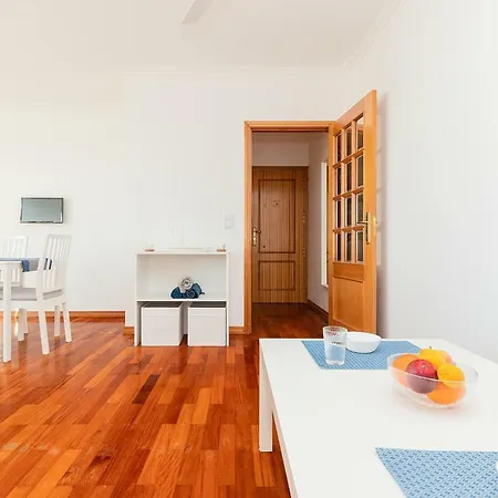 Апартаменти Flat In Alges With River Views Лісабон