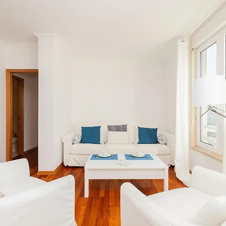 Flat In Alges With River Views Лісабон