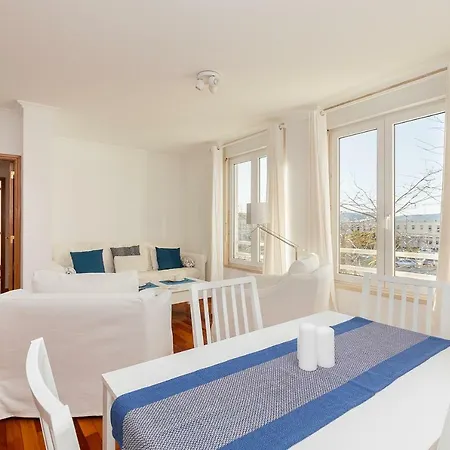 Flat In Alges With River Views Апартаменти