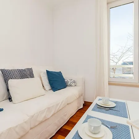 Flat In Alges With River Views Лісабон