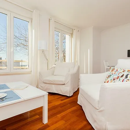 Flat In Alges With River Views Апартаменти *