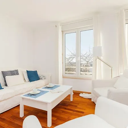 Flat In Alges With River Views * Lissabon