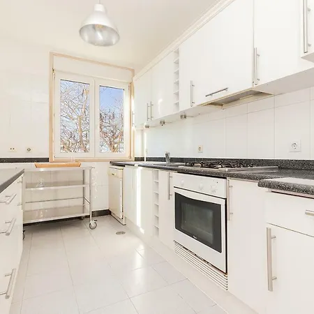 Flat In Alges With River Views شقة *