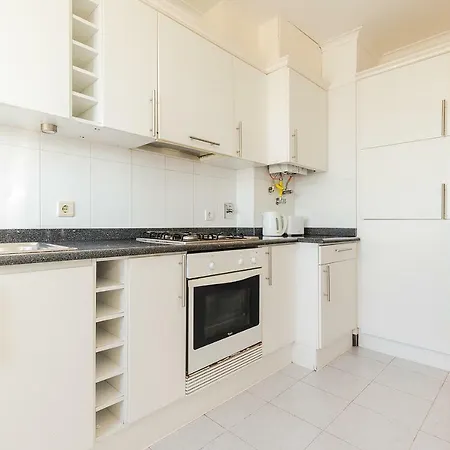 Flat In Alges With River Views Lissabon